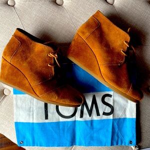 Tom’s Camel Suede Wedge boots